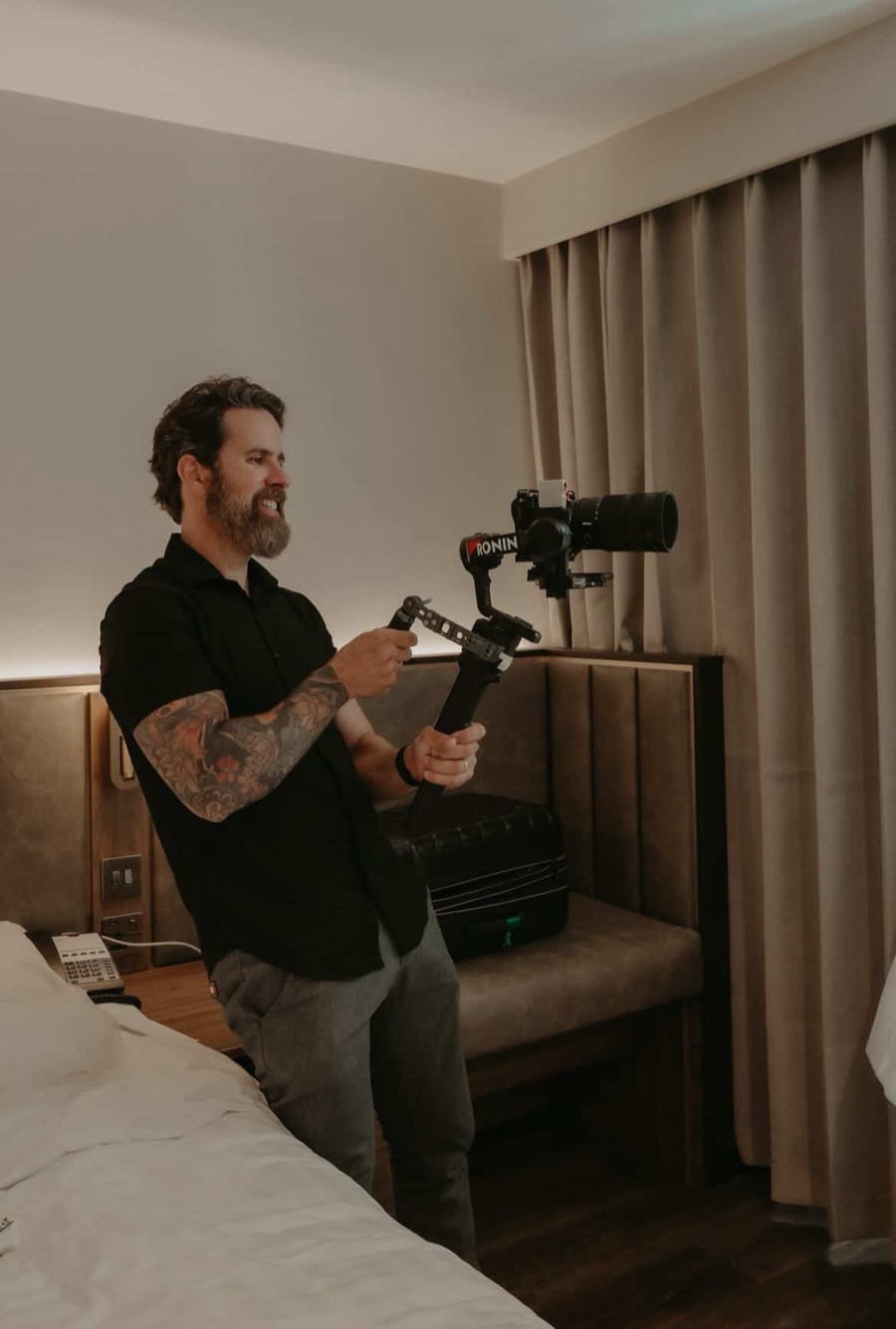 Leo Peres preparing his camera and gimbal